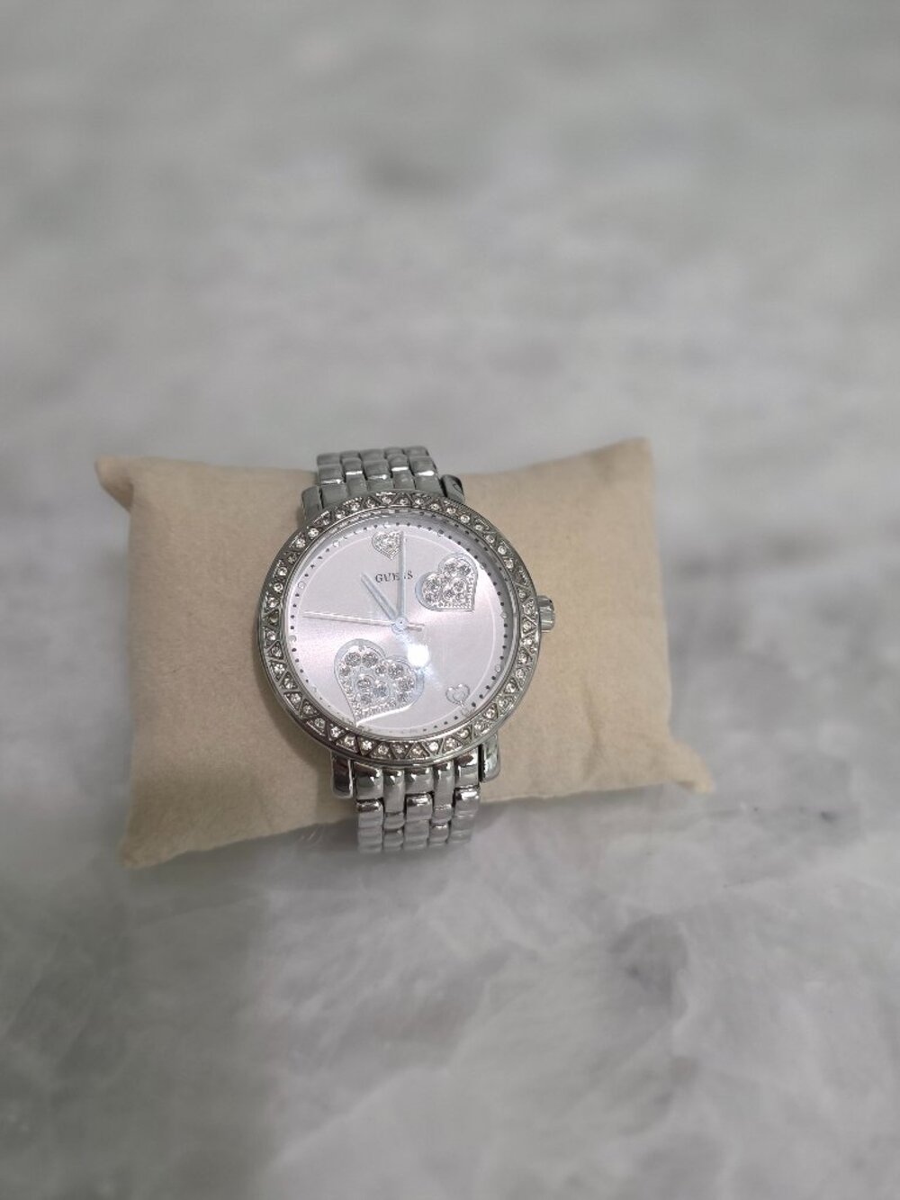 Guess Ladies Crystal Hearts New Battery 36MM